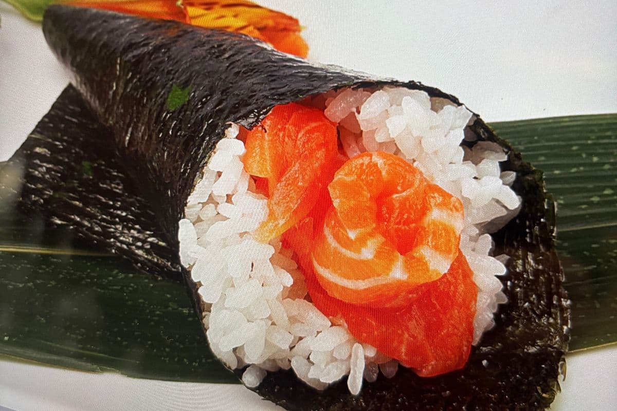 Salmon Hand Roll