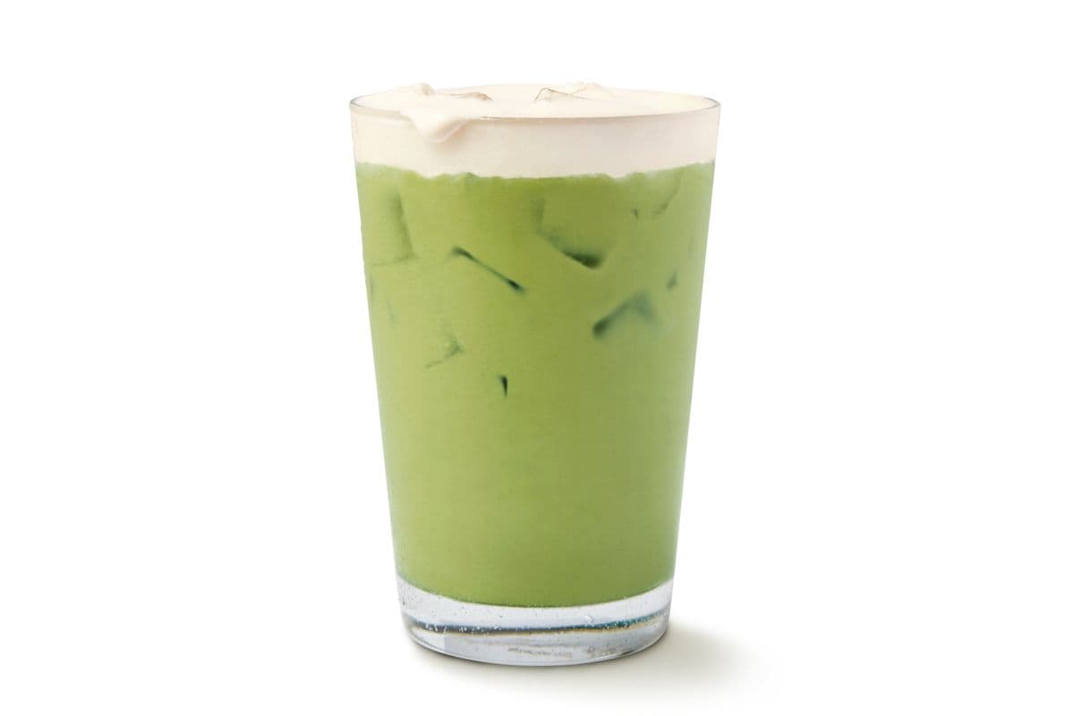 Matcha latte glacé aux épices d'automne