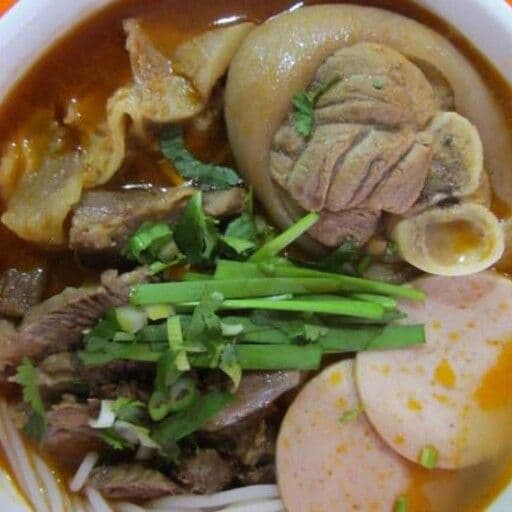 C7. Spicy Beef, Pork & Vermicelli Soup (Bun Bo Hue)