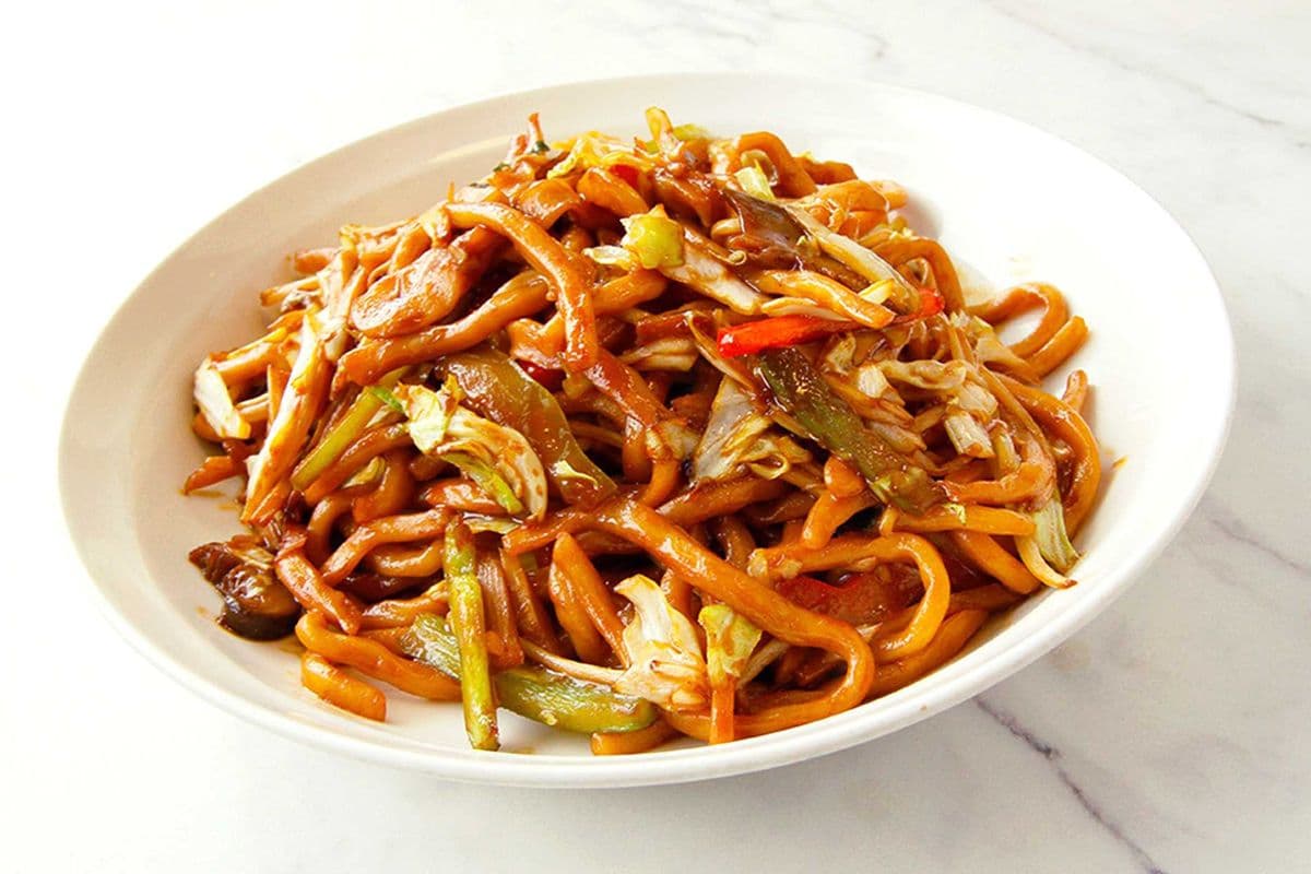 Fried Homemade Noodles with Mixed Vegetables 素什錦粗炒麵
