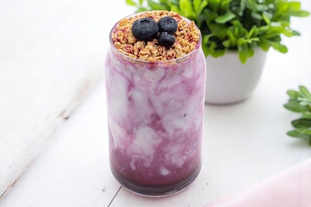 COLD DESSERTS - BLUEBERRY  YOGURT GRANOLA PARFAIT