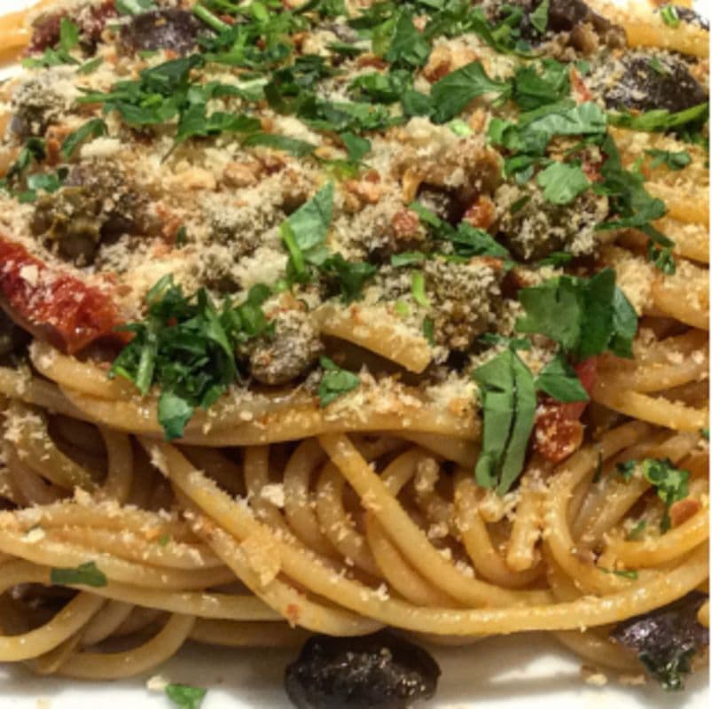 Linguine Alla Puttanesca (Sicilian Style)