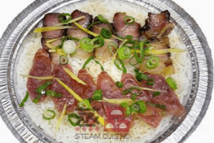 S5. Riz à la vapeur au viande de porc séchée / Steamed Rice with Cured Pork Meat