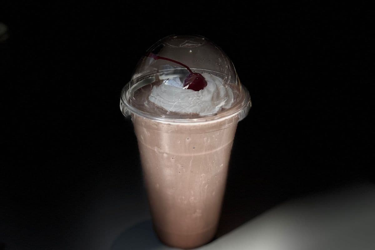 Dutch Chocolate Milkshake (20 oz) (20oz)