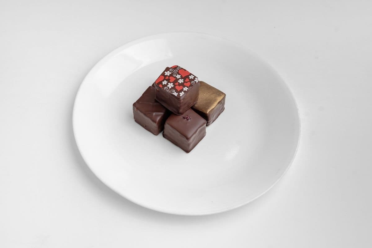 Dark Chocolate Dipped Assorted Marshmallow (6 pcs)