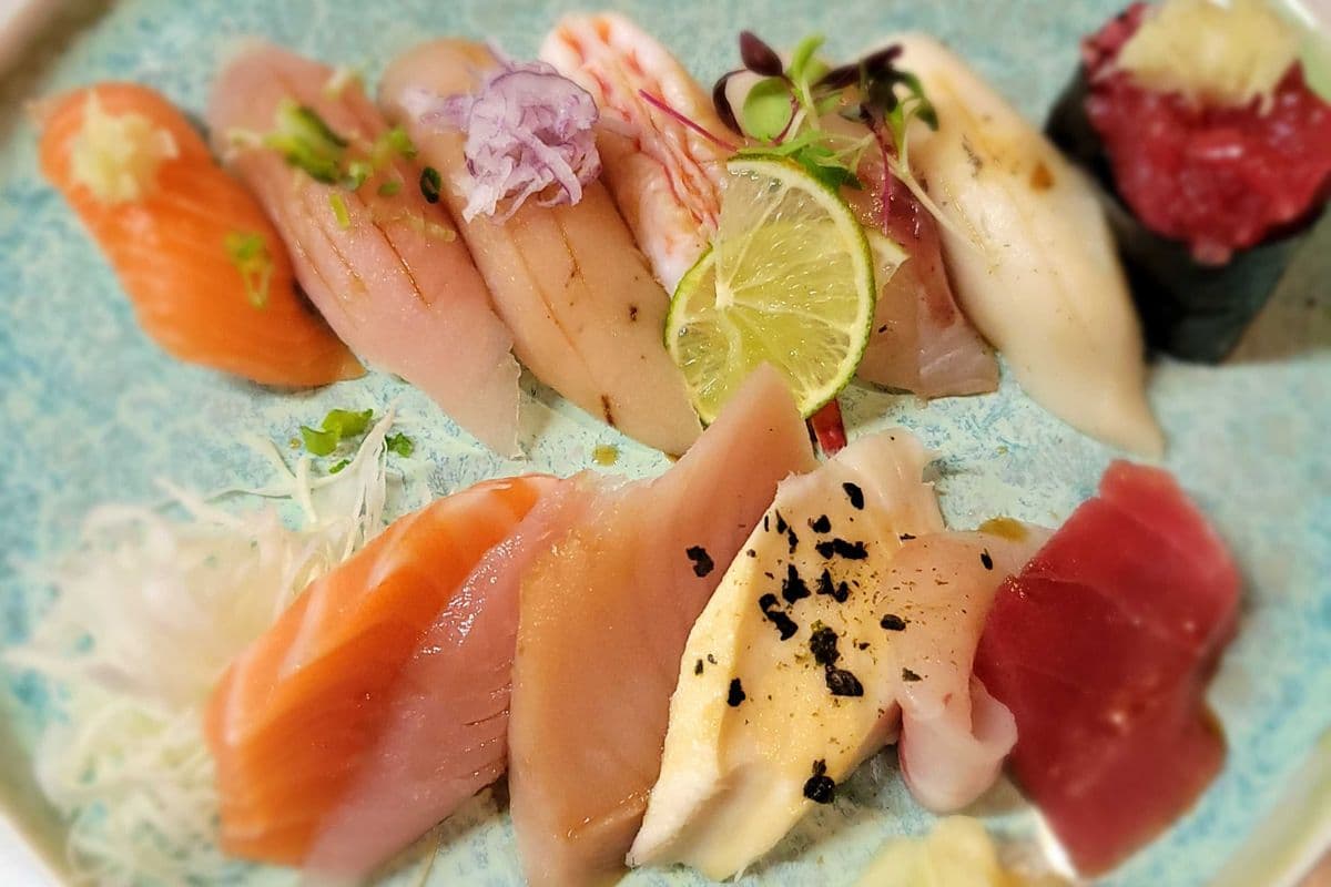 Combo 2 (Sashimi and Sushi)