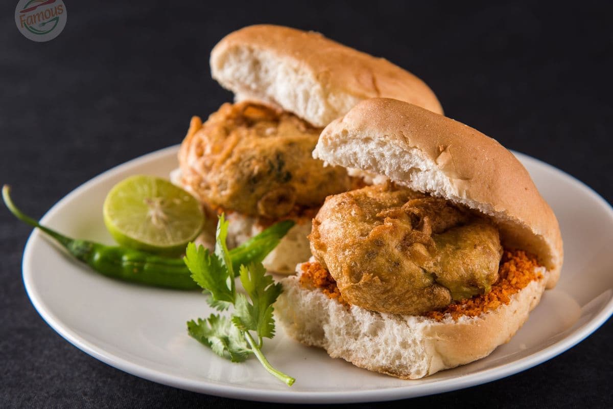 Famous Special Vadapav (1 Piece)