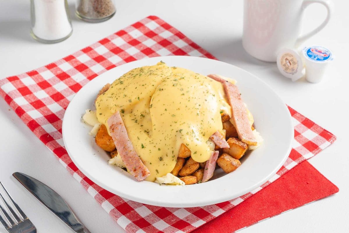 Egg Benny Poutine