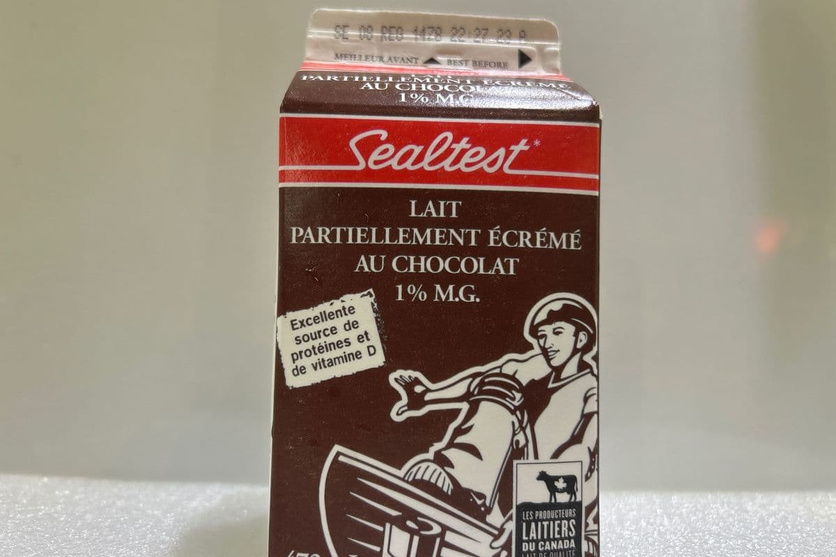Sealtest Chocolate 1% (473ml) (320 Cal)