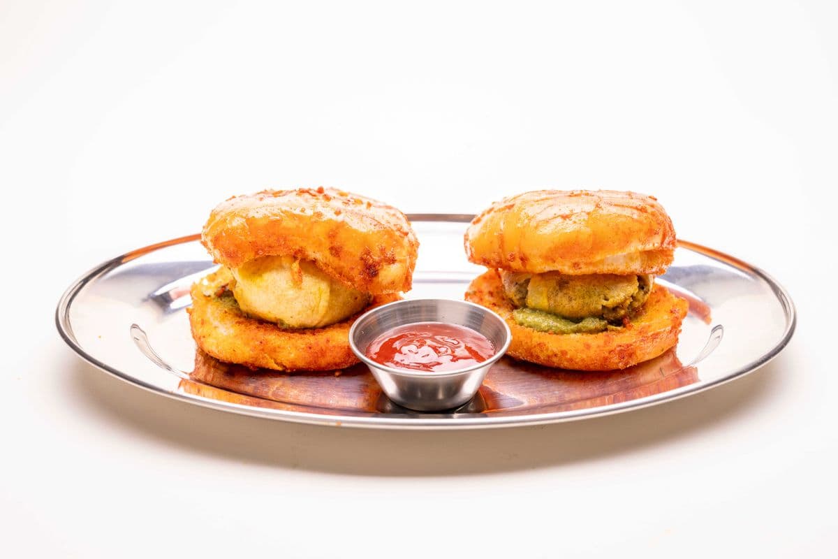 Ahmedabadi vadapav (2 mcx)