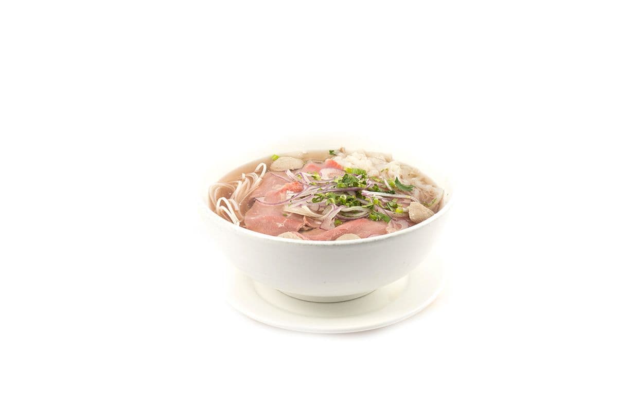 6. Soupe tonkinoise spéciale au boeuf saignant, flanc de boeuf et trip / Special Tonkinoise Soup with Beef and Trip