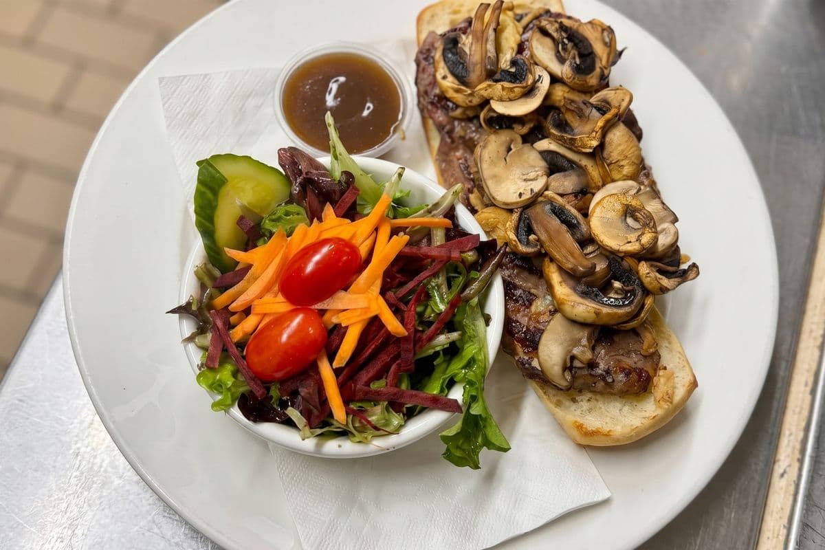 STEAK SANDWICH