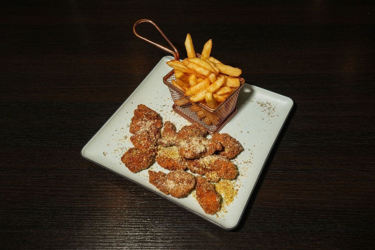 Boneless Wings and Fries