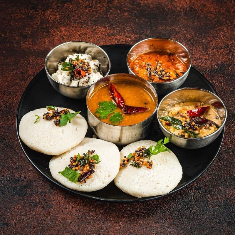 25 pcs Idlis