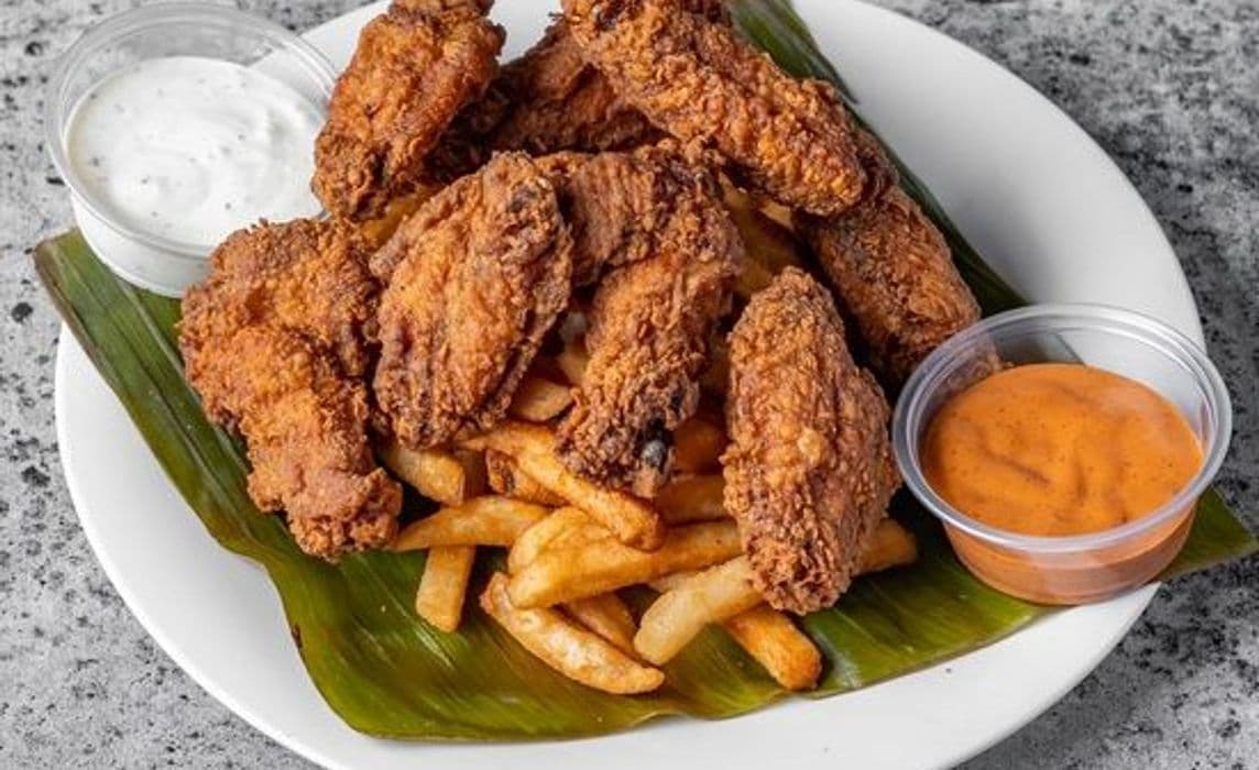 1lb Wings w/ fries