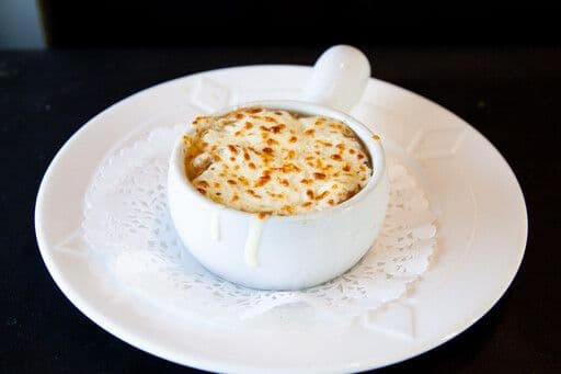 Soupe à l'oignon gratinée
