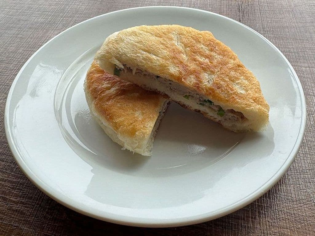 H18Pan Fried Ground Beef CakeH18牛肉餡餅