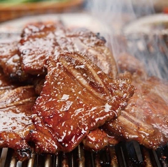 24. Côtes de Bœuf Marinés Grillé / Marinated Beef Ribs (Kalbi)