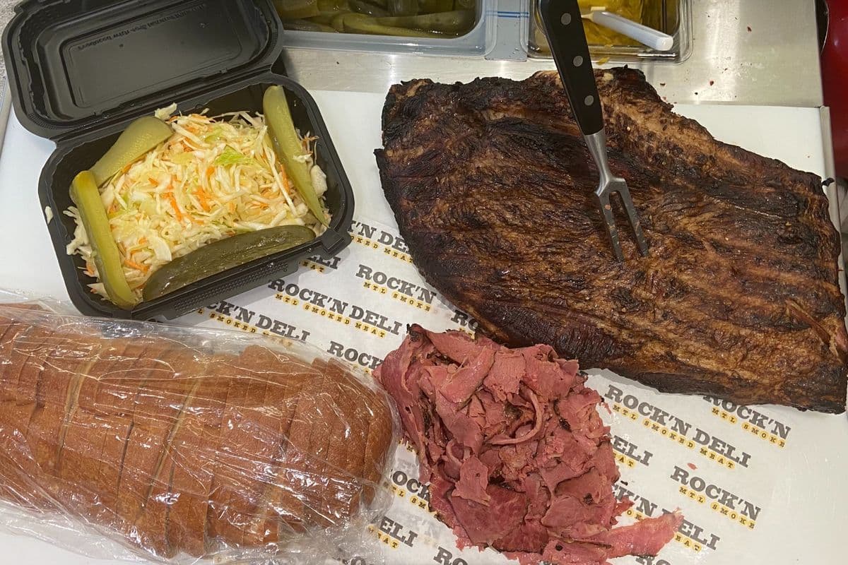 1 Lbs Mtl Smoked Meat, 1 Rye Bread, Coleslaw and pickles