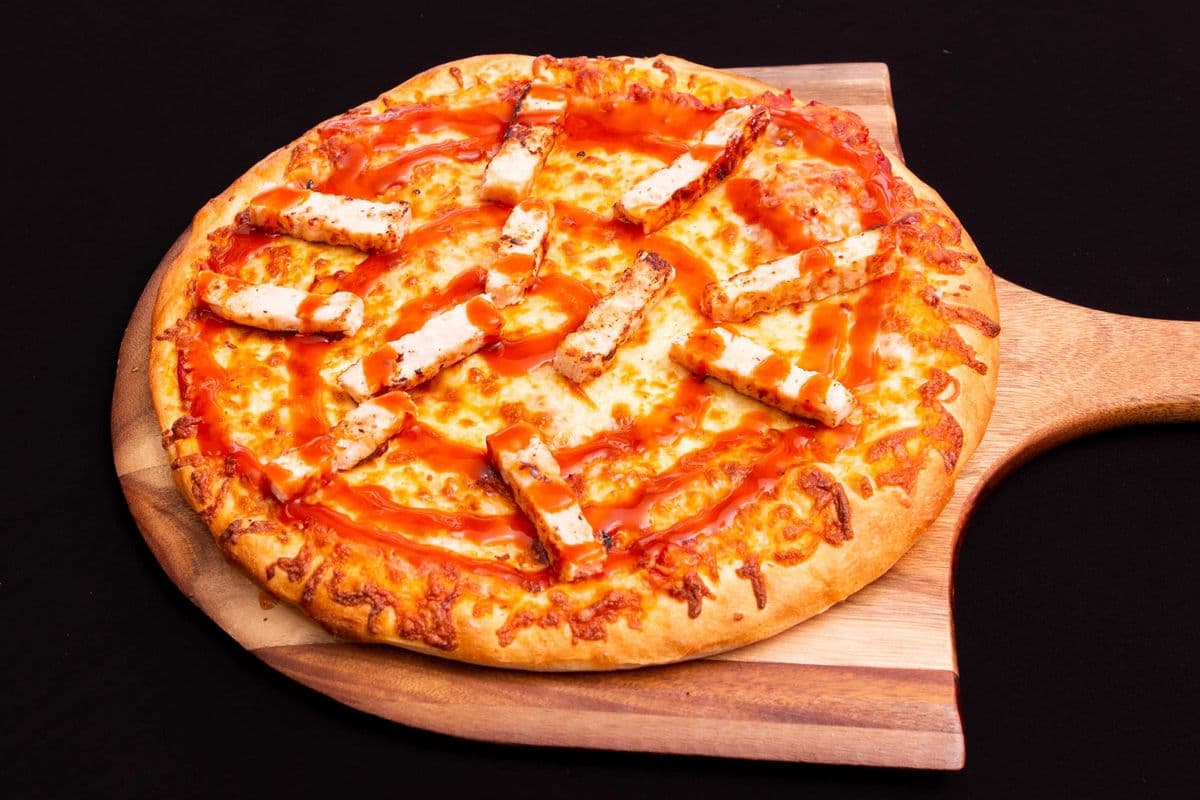 Pizza moyenne au poulet Buffalo