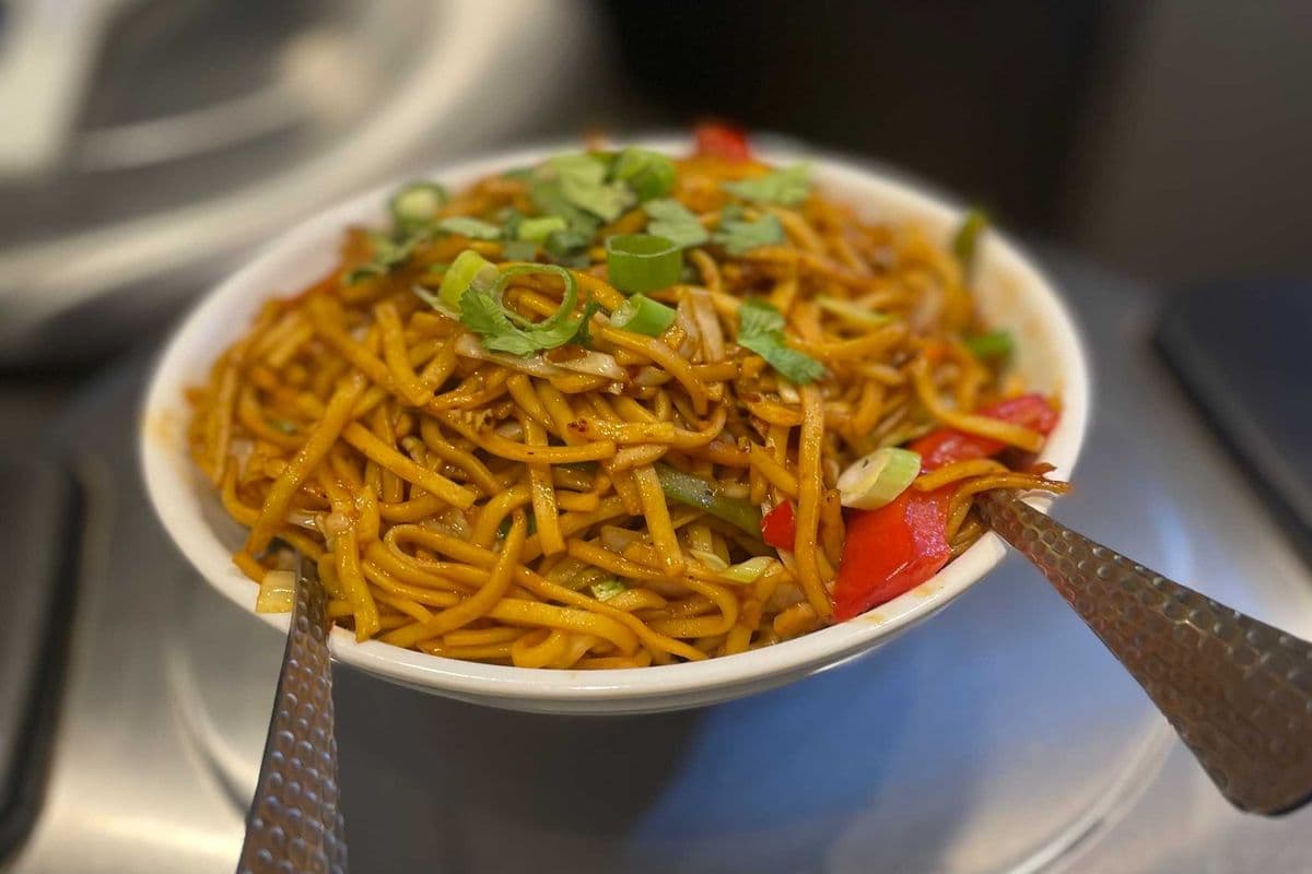 Veg. Chowmein (16oz)