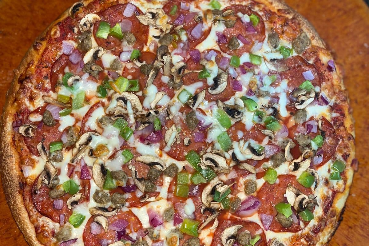 3. 14" Large Deluxe Pizza