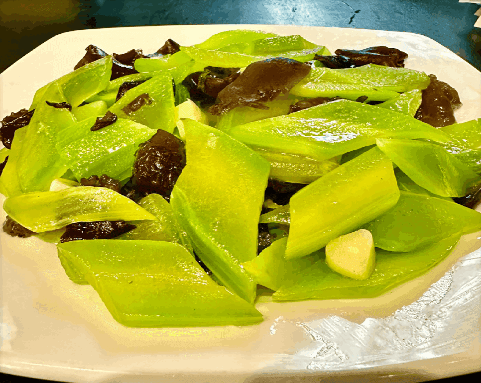 V10 Stir-Fried Celtuce / V10 素清炒莴笋