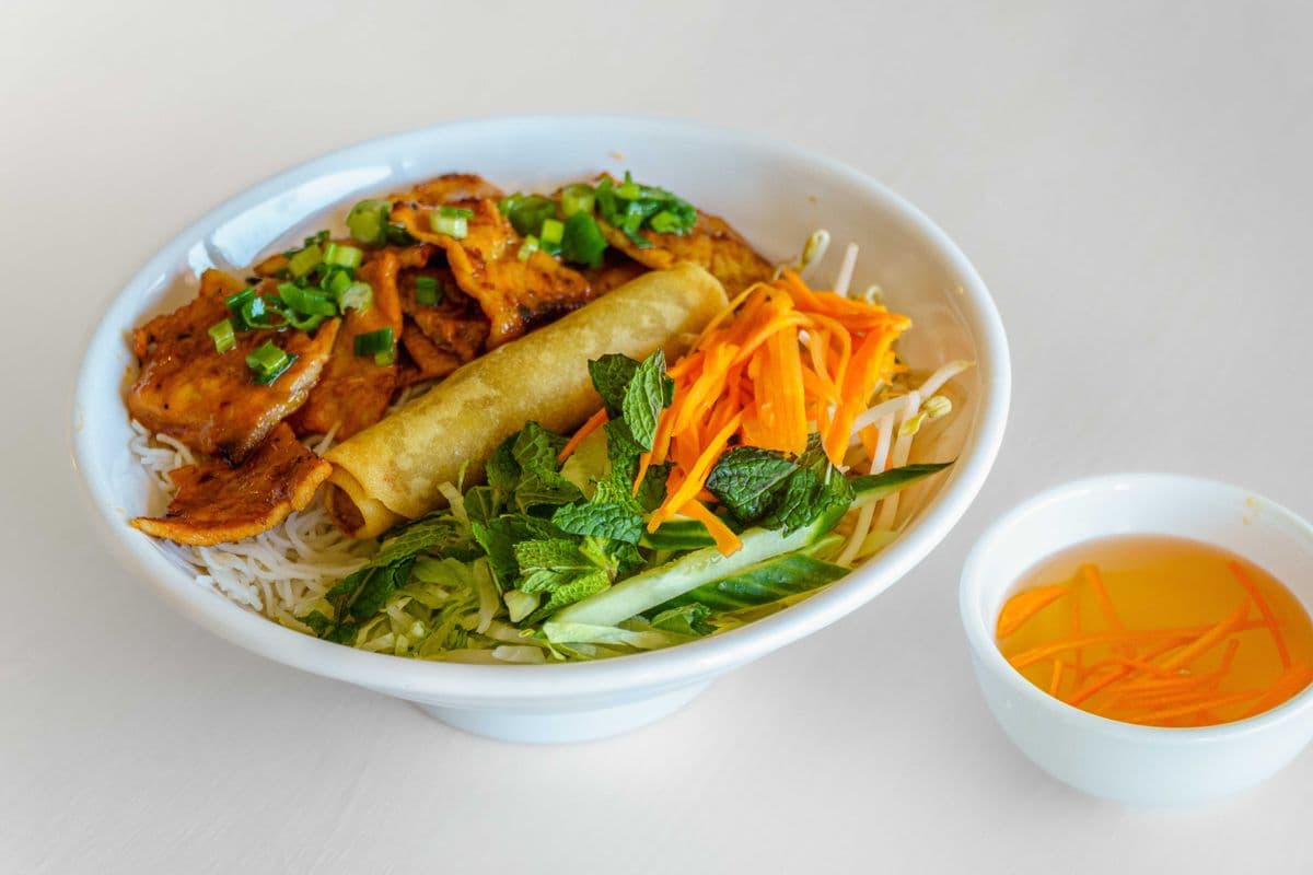 Vermicelli with grilled pork / Bun Heo Nuong