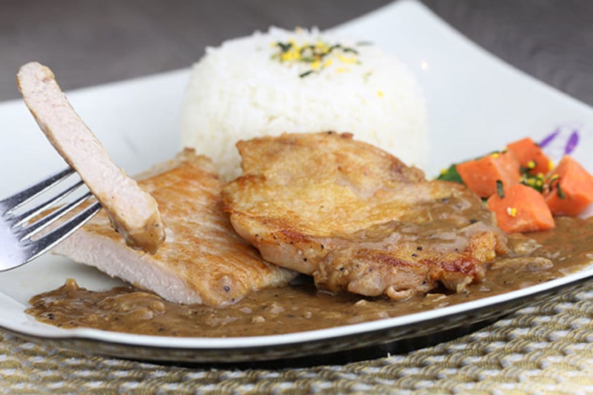 C04. Boneless Chicken and Pork Chop in Red Wine Black Pepper Sauce with Rice