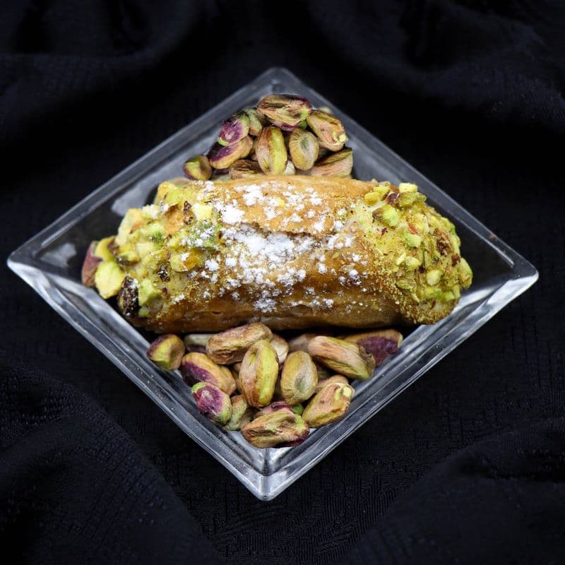 Traditional Pistachio Cannoli
