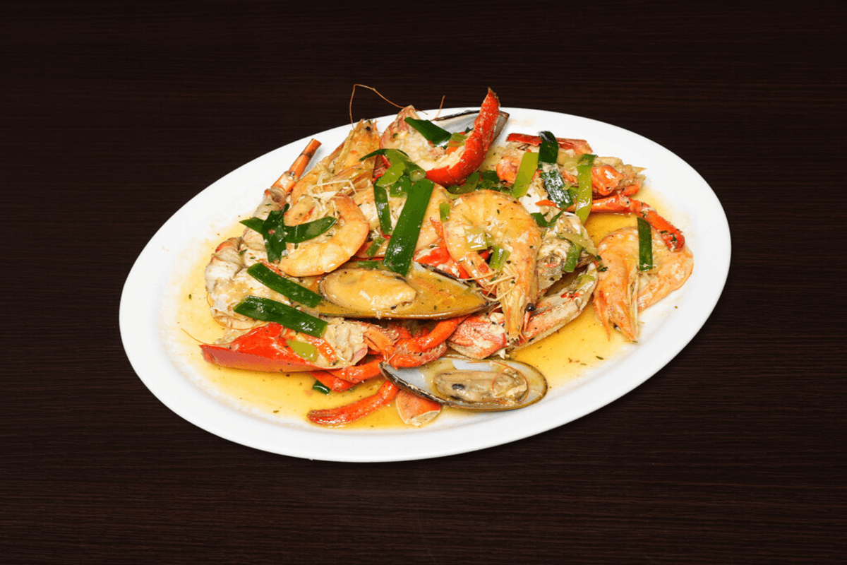 Garlic Buttered Seafood Medley