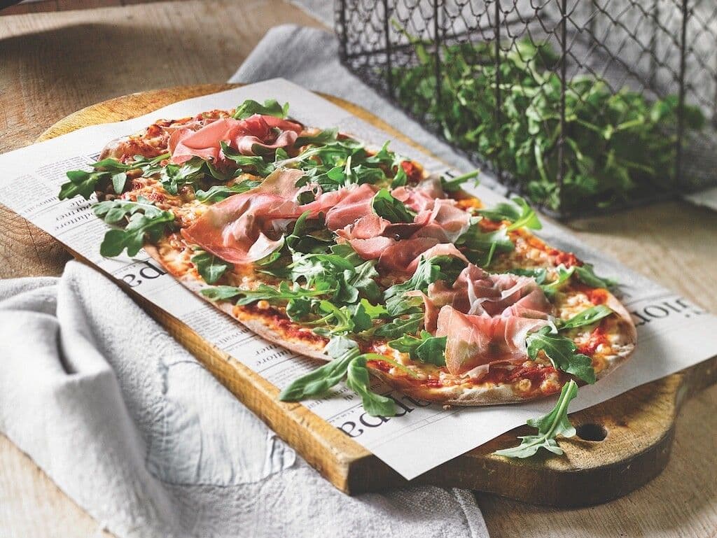 Prosciutto and Arugula Pizza / Pizza Prosciutto et roquette