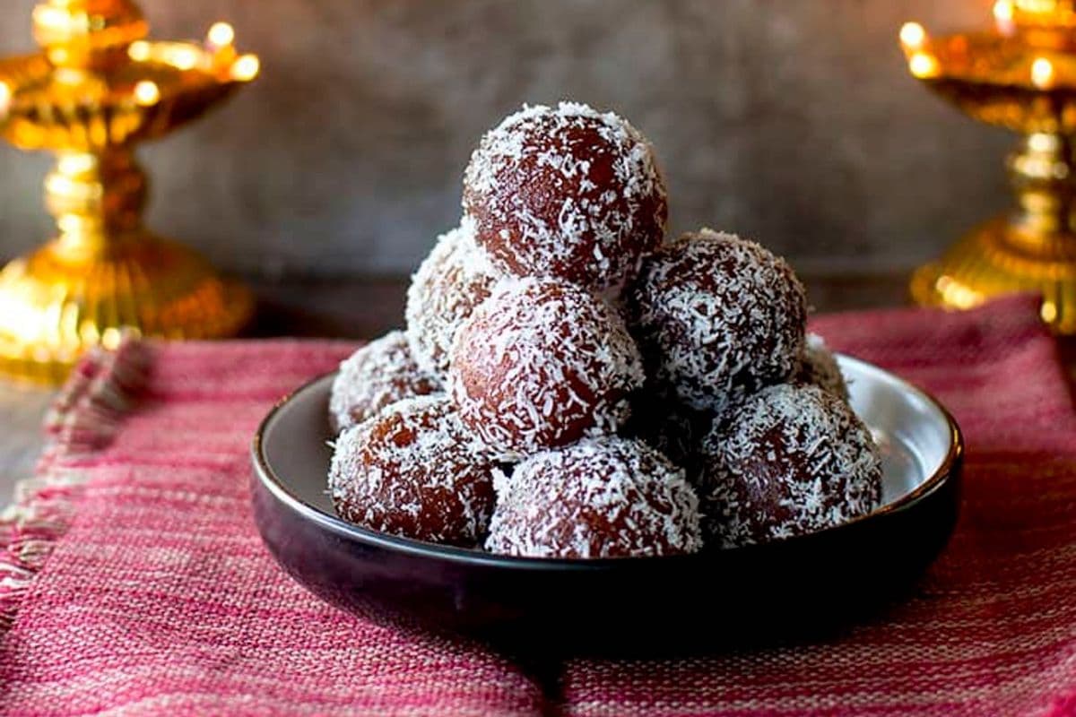 Coconut Gulab Jamun Box (5pc)