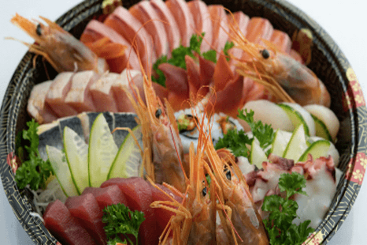 701. Assorted Sashimi Platter (16 pcs)
