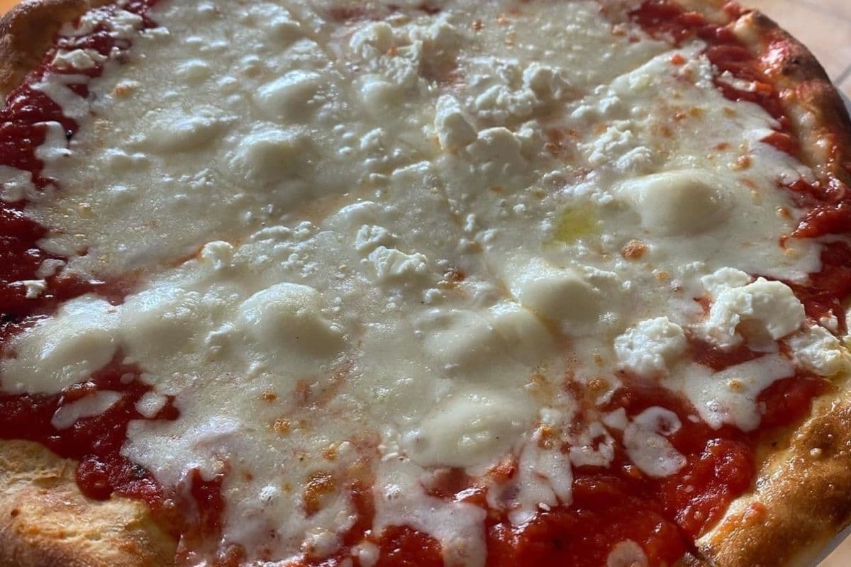Pizza Quatro Formaggi / Quatro Formaggi Pizza