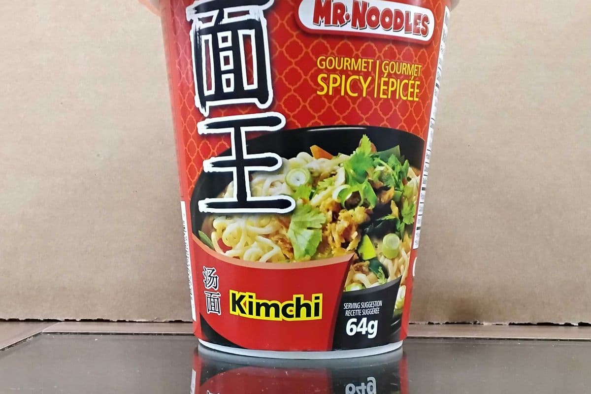Mr. Noodle spicy kimchi noodle in a cup (64g)