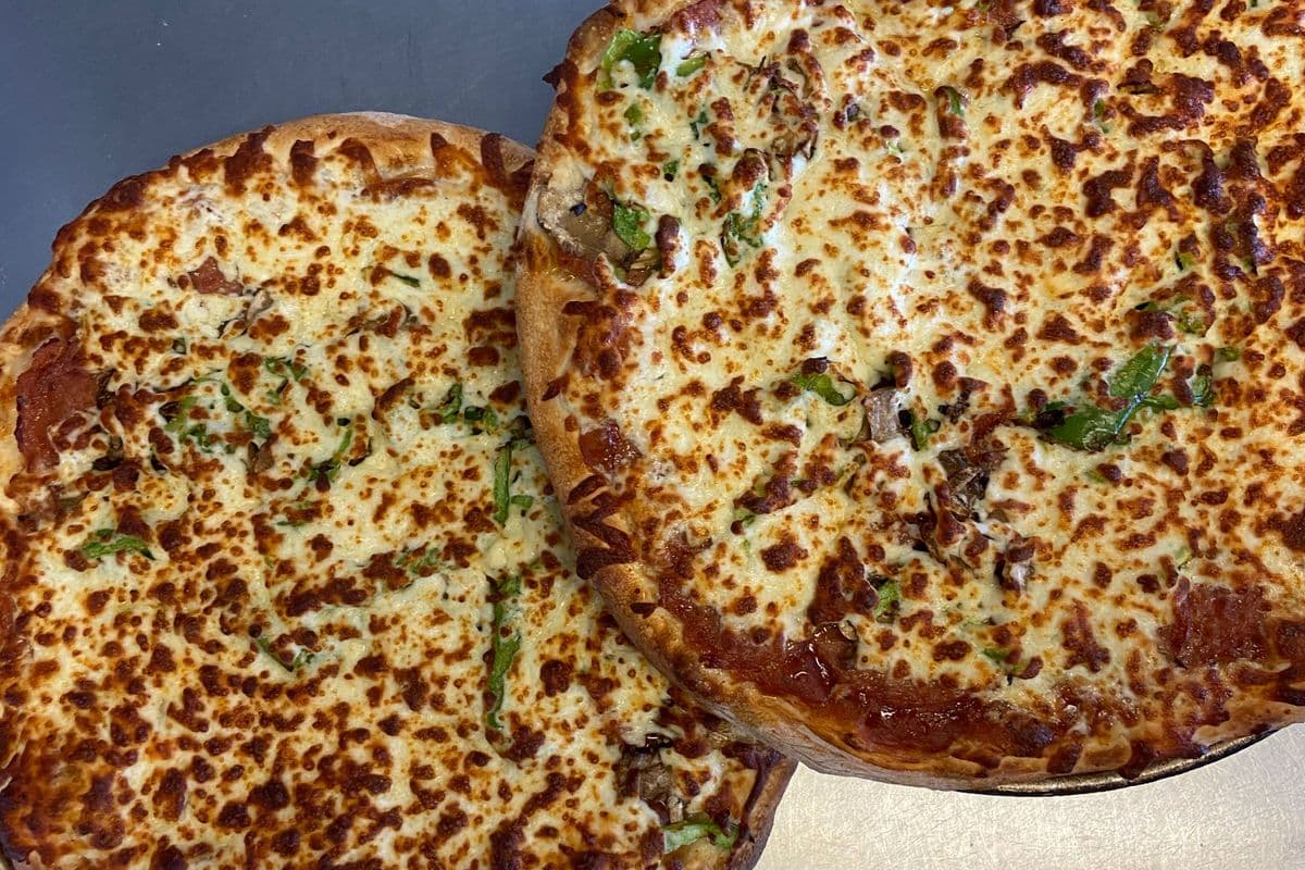 Deux grandes pizzas / Two Large Pizzas