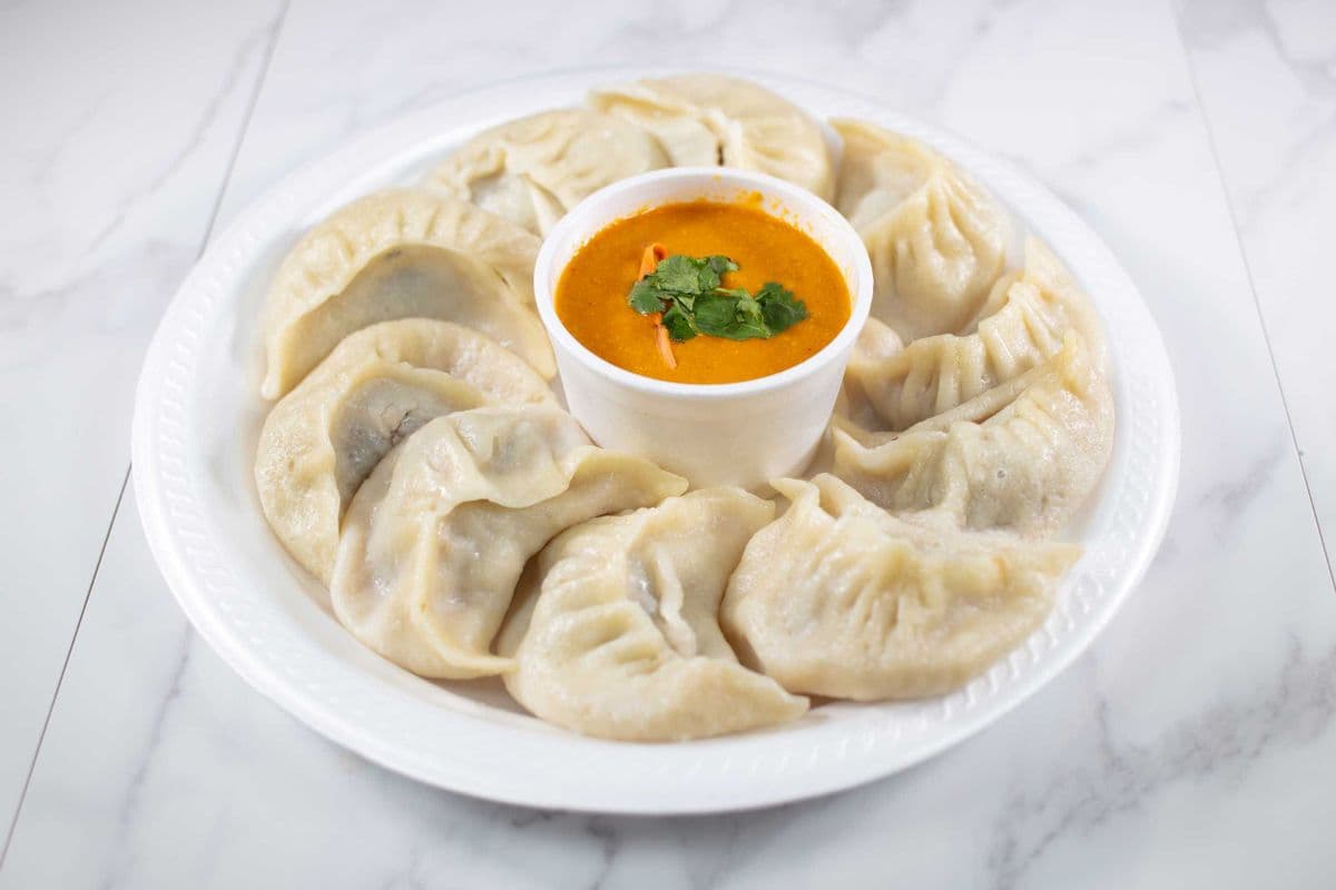 Jhol Momos (10 pcs)