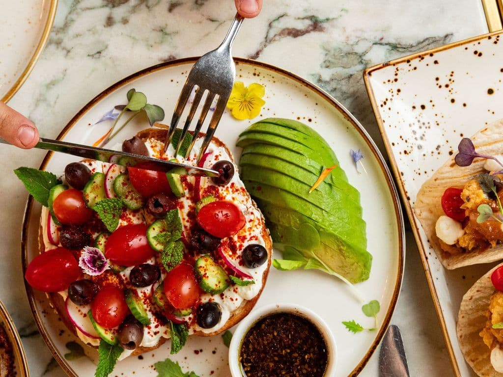 Toast avocat labneh