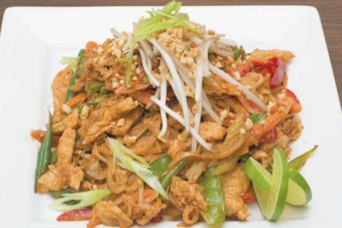 o PAD THAI NOODLES - CHICKEN