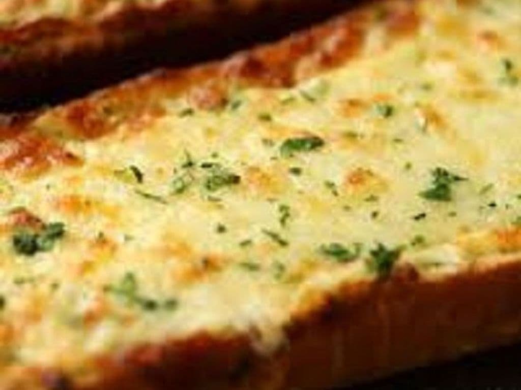 Pain a L'ail Fromage / Cheesy Garlic Bread