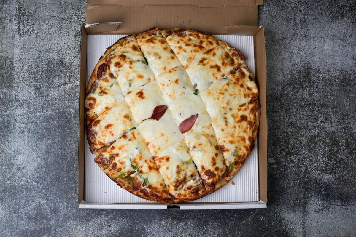Pepperoni, Ham and Green Pepper Pizza