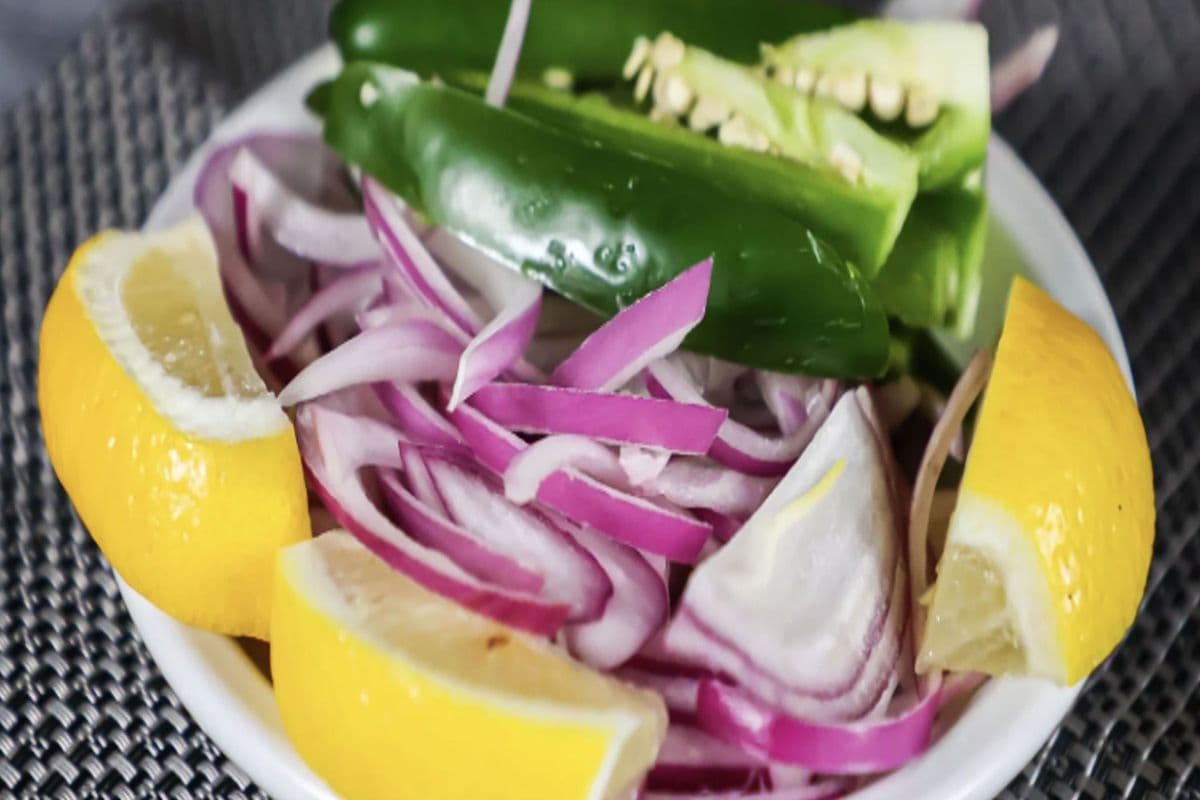 o ONION, GREEN CHILI, LEMON