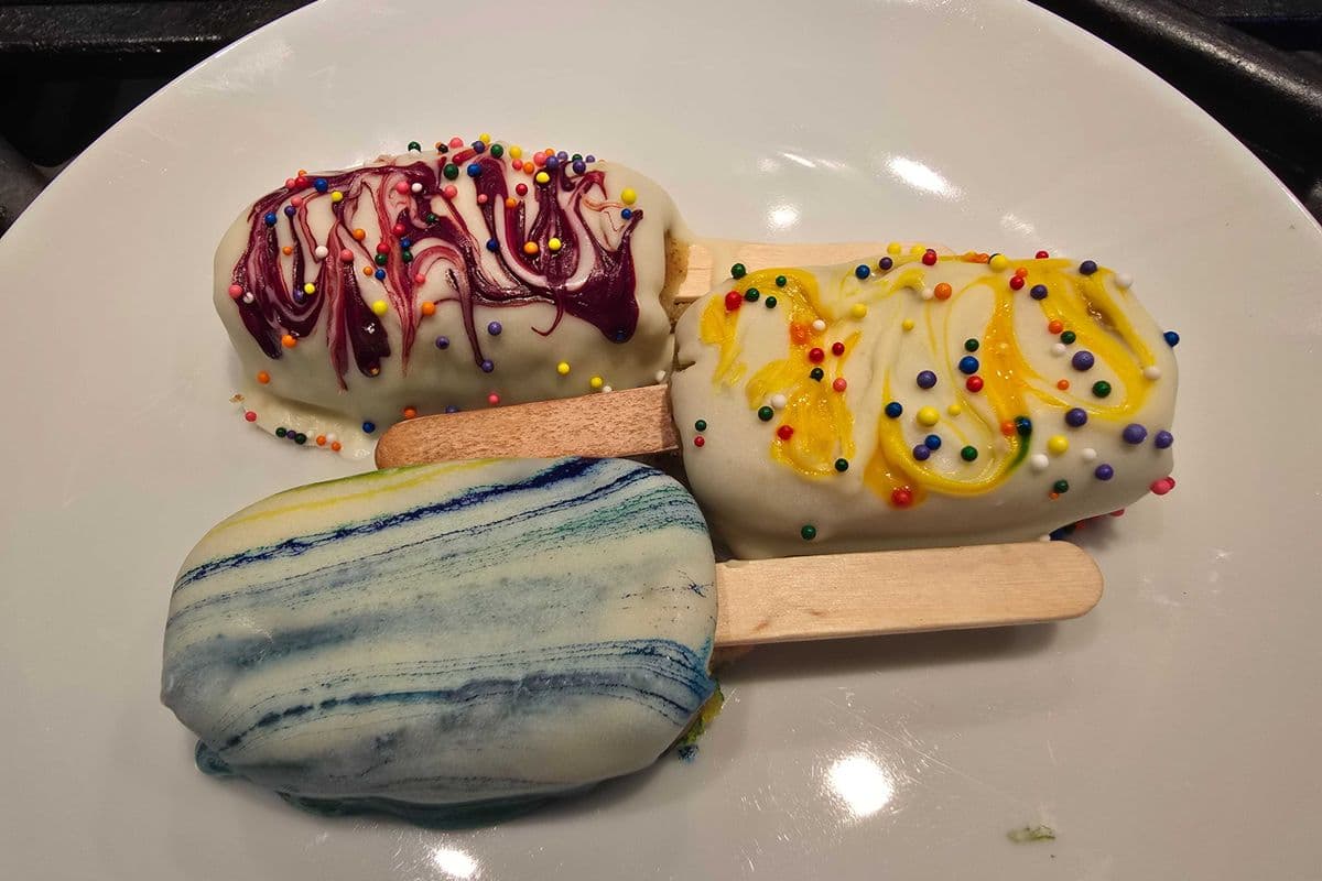 Cake popcicles (vanilla sprinkles) wheat or Gluten-free in options