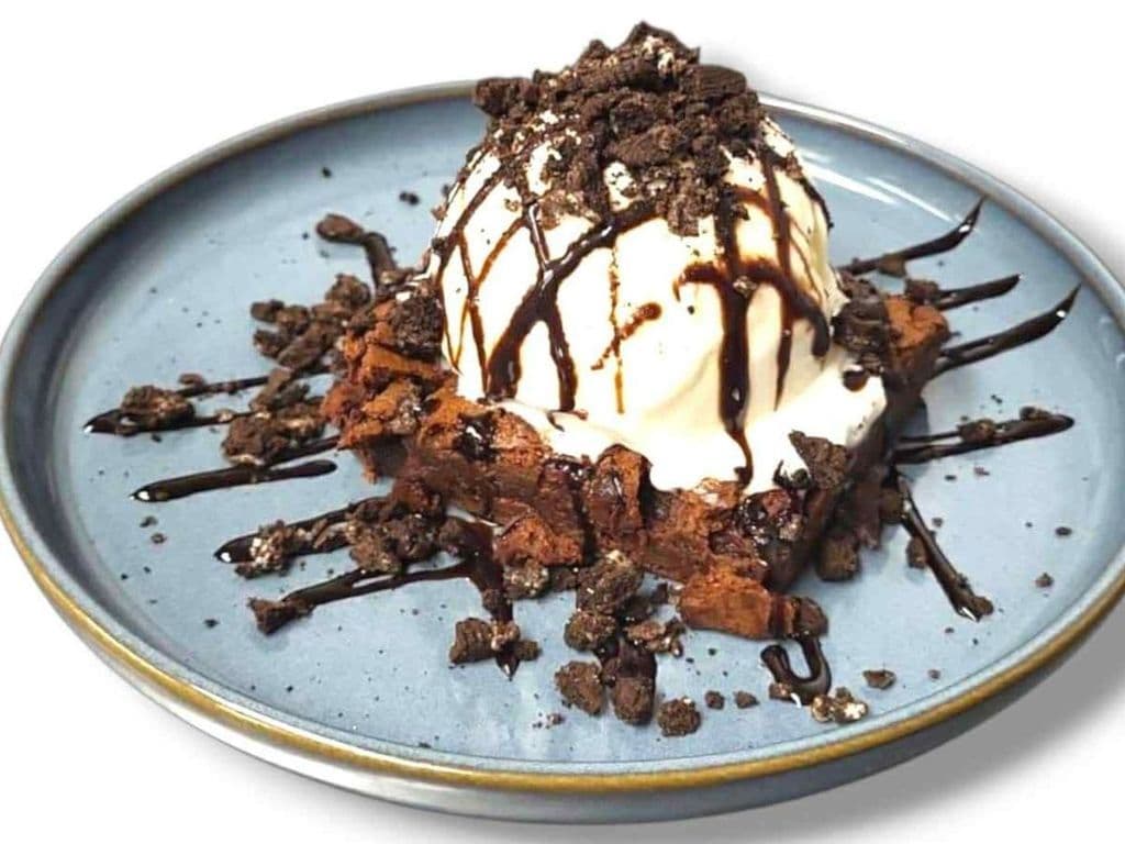 CHOCOLATE BROWNIE