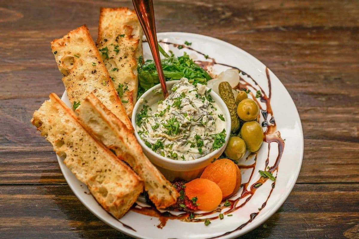Zucchini Hummus Plate