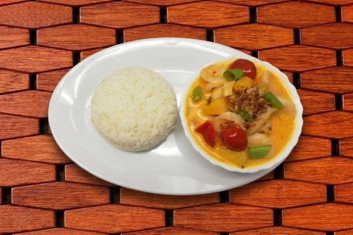 D35. Pineapple Prawn Curry