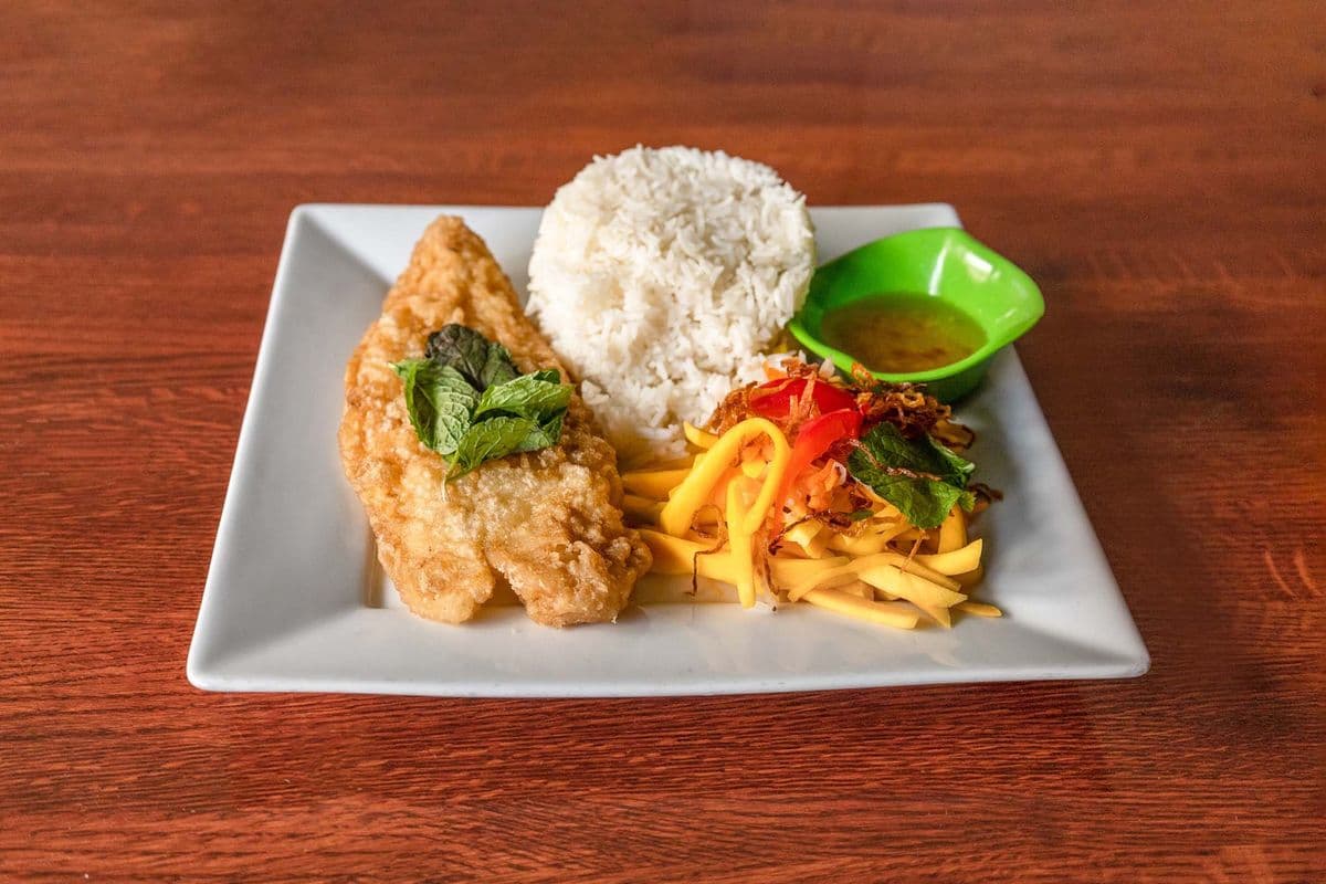 46. Fried Fish in Mango Lime Sauce with Rice