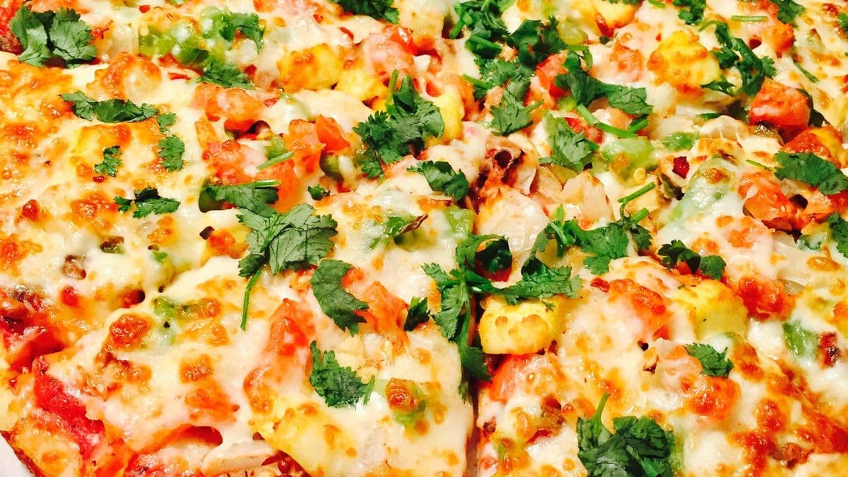 Shahi Paneer Pizza