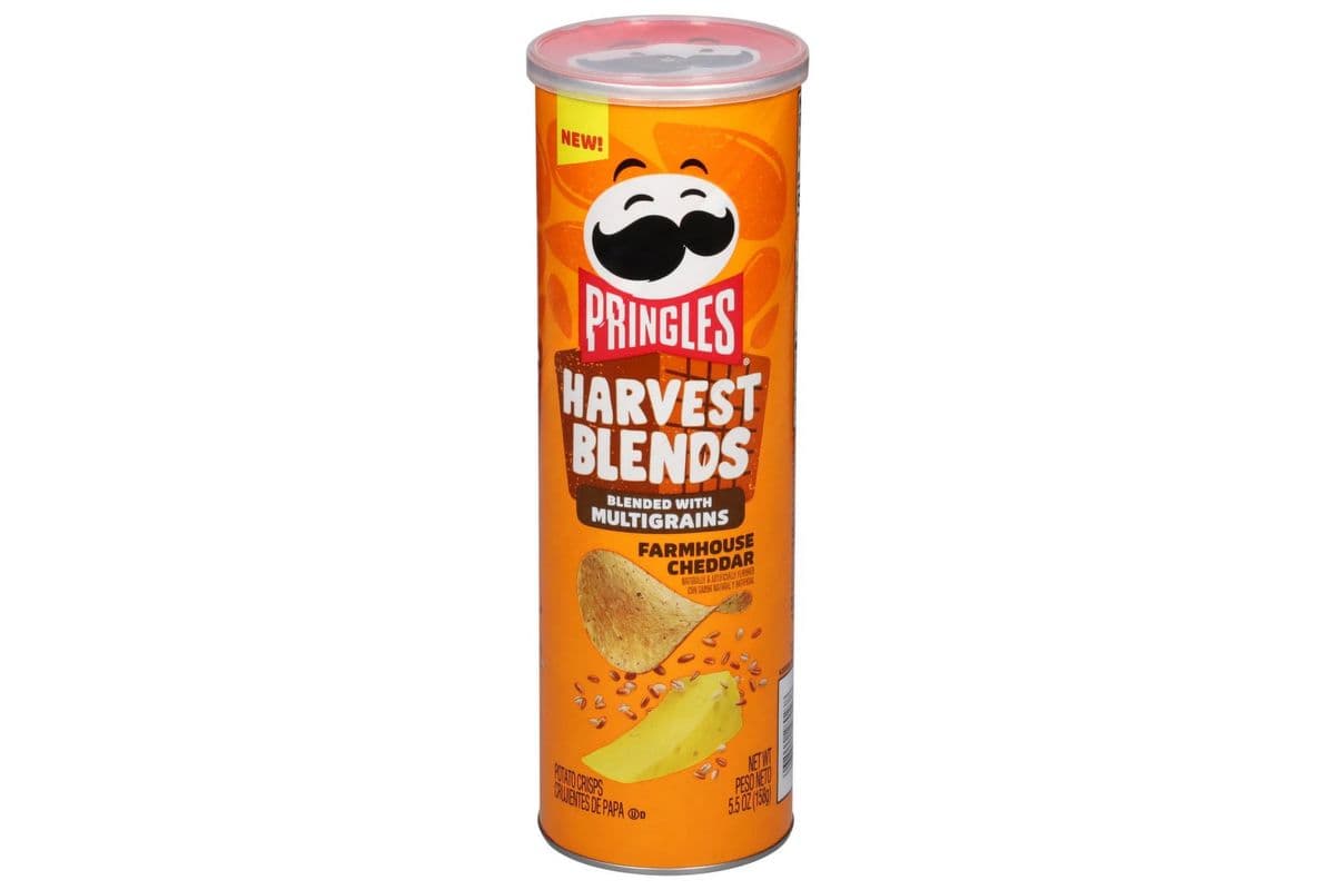 Pringles Harvest Blends Farmhouse Cheddar (158 g)